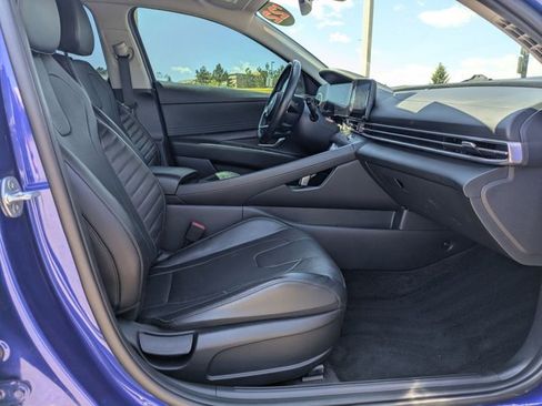 Used 2022 Hyundai Elantra Limited FWD image 20