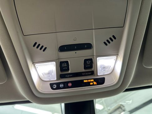 Used 2021 GMC Acadia Denali w/ Denali Technology Package FWD image 35