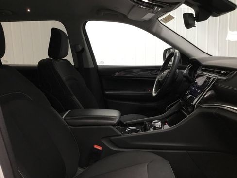 Used 2022 Jeep Grand Cherokee L Laredo w/ Luxury Tech Group I AWD/4WD image 22