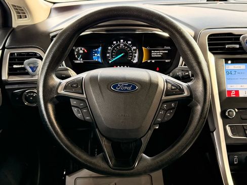 Used 2017 Ford Fusion SE w/ Fusion SE Technology Package image 30