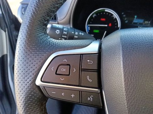 Used 2022 Toyota Sienna Limited image 18