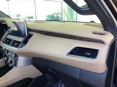 Used 2024 Chevrolet Suburban Premier RWD image 17