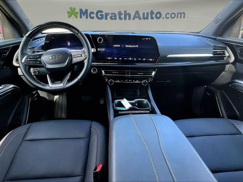 Used 2025 Chevrolet Traverse Z71 w/ Enhanced Driving Package AWD/4WD image 9