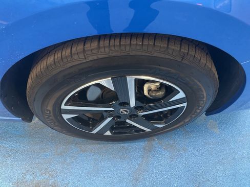 Used 2025 Nissan Sentra SV image 3