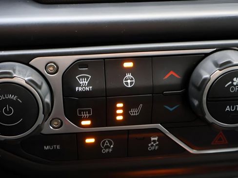 Used 2021 Jeep Wrangler Unlimited Sahara image 26