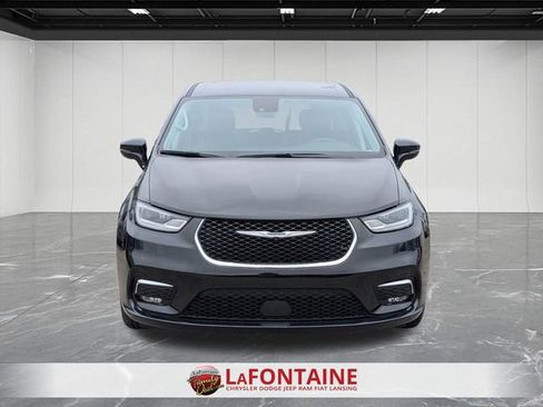 Certified 2024 Chrysler Pacifica Touring-L image 8