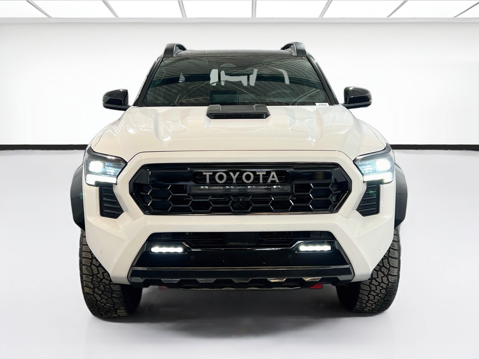 Used 2025 Toyota Tacoma TRD Pro AWD/4WD image 2
