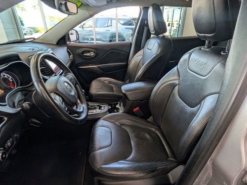 Used 2019 Jeep Cherokee Limited AWD/4WD image 5