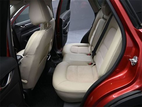 Used 2017 MAZDA CX-5 Touring image 12