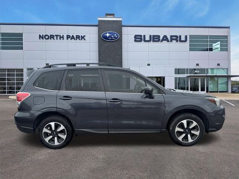Used 2017 Subaru Forester 2.5i Limited AWD/4WD image 2