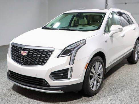 Used 2023 Cadillac XT5 Premium Luxury w/ Technology Package FWD image 34