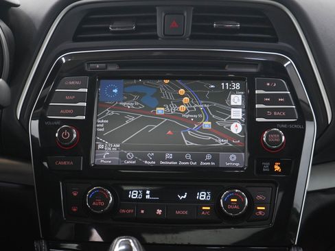 Used 2023 Nissan Maxima SL FWD image 16