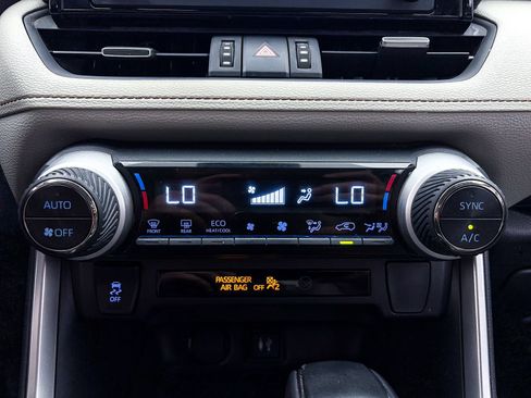 Used 2019 Toyota RAV4 XLE Premium w/ Carpet Mat Package FWD image 24