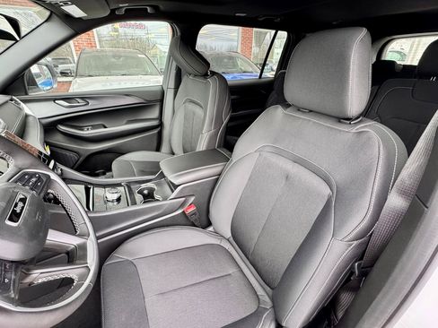 New 2026 Jeep Grand Cherokee L 4WD image 8