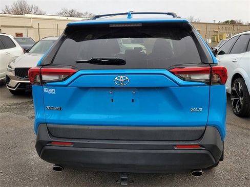 Used 2021 Toyota RAV4 XLE Premium image 4