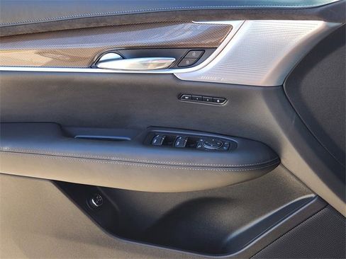 Certified 2024 Cadillac XT6 Premium Luxury w/ Platinum Package image 23