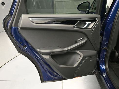 Certified 2025 Porsche Macan image 23