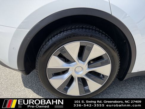 Used 2022 Tesla Model Y Long Range AWD/4WD image 30