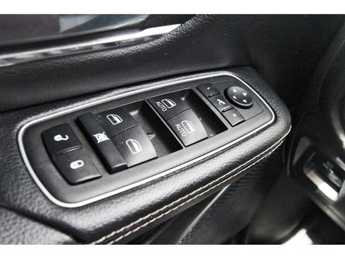 Used 2023 RAM 1500 Laramie AWD/4WD image 19