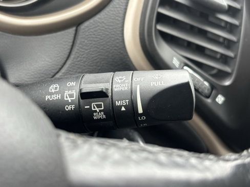 Used 2016 Jeep Cherokee Latitude w/ Cold Weather Group image 18