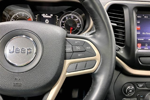 Used 2017 Jeep Cherokee Latitude w/ Comfort & Sound Group FWD image 13