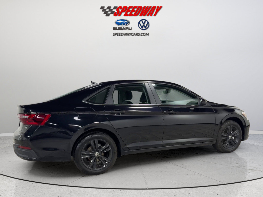 Certified 2023 Volkswagen Jetta SE w/ Panoramic Sunroof Package FWD image 5