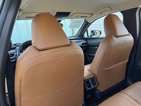 Used 2021 Lexus UX 200 image 32