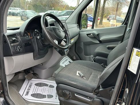 Used 2016 Mercedes-Benz Sprinter 2500 image 19