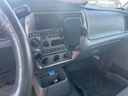 Used 2005 Ford Explorer Sport Trac XLT AWD/4WD image 11