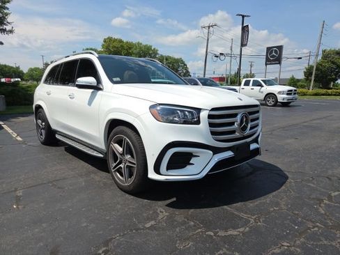 Used 2026 Mercedes-Benz GLS 450 4MATIC image 1