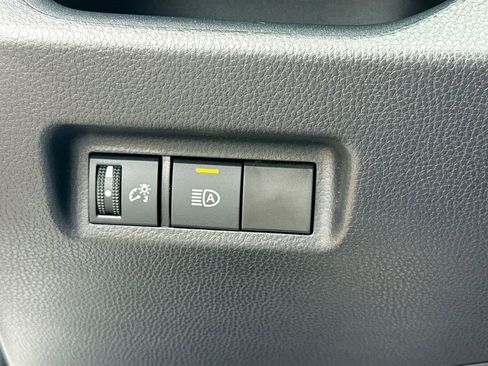 Used 2025 Toyota RAV4 XLE AWD/4WD image 11