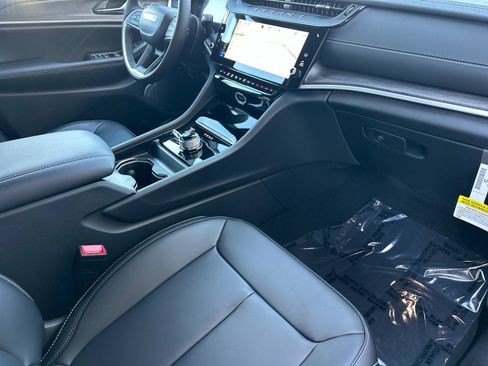 New 2026 Jeep Grand Cherokee L Limited AWD/4WD image 16
