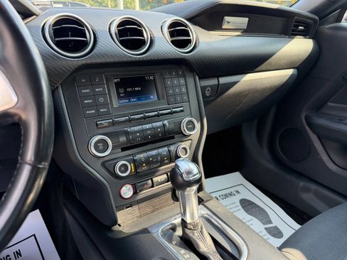 Used 2018 Ford Mustang Coupe RWD image 17
