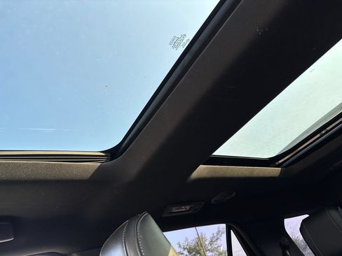 Used 2018 Ford Explorer Platinum AWD/4WD image 28