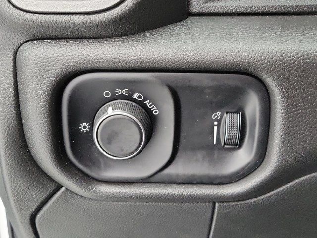 Used 2024 RAM 3500 Tradesman w/ Chrome Appearance Group AWD/4WD image 29