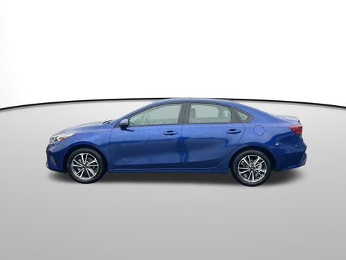 Used 2023 Kia Forte LXS w/ LXS Technology Package image 2