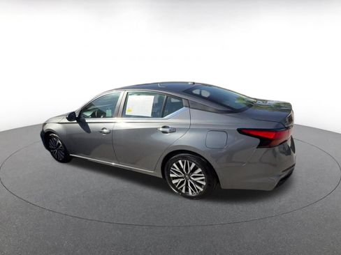 Used 2025 Nissan Altima 2.5 SV FWD image 9