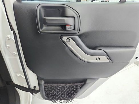 Used 2018 Jeep Wrangler Unlimited Sport S image 36