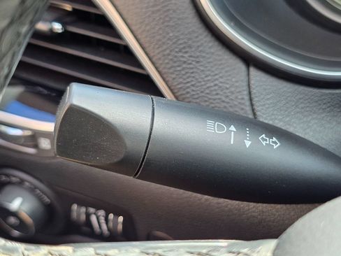 Used 2019 Jeep Cherokee Limited FWD image 48