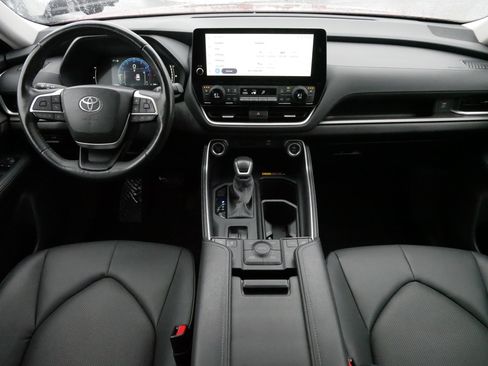 Certified 2024 Toyota Grand Highlander XLE image 10