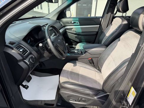 Used 2017 Ford Explorer XLT w/ Equipment Group 202A AWD/4WD image 10