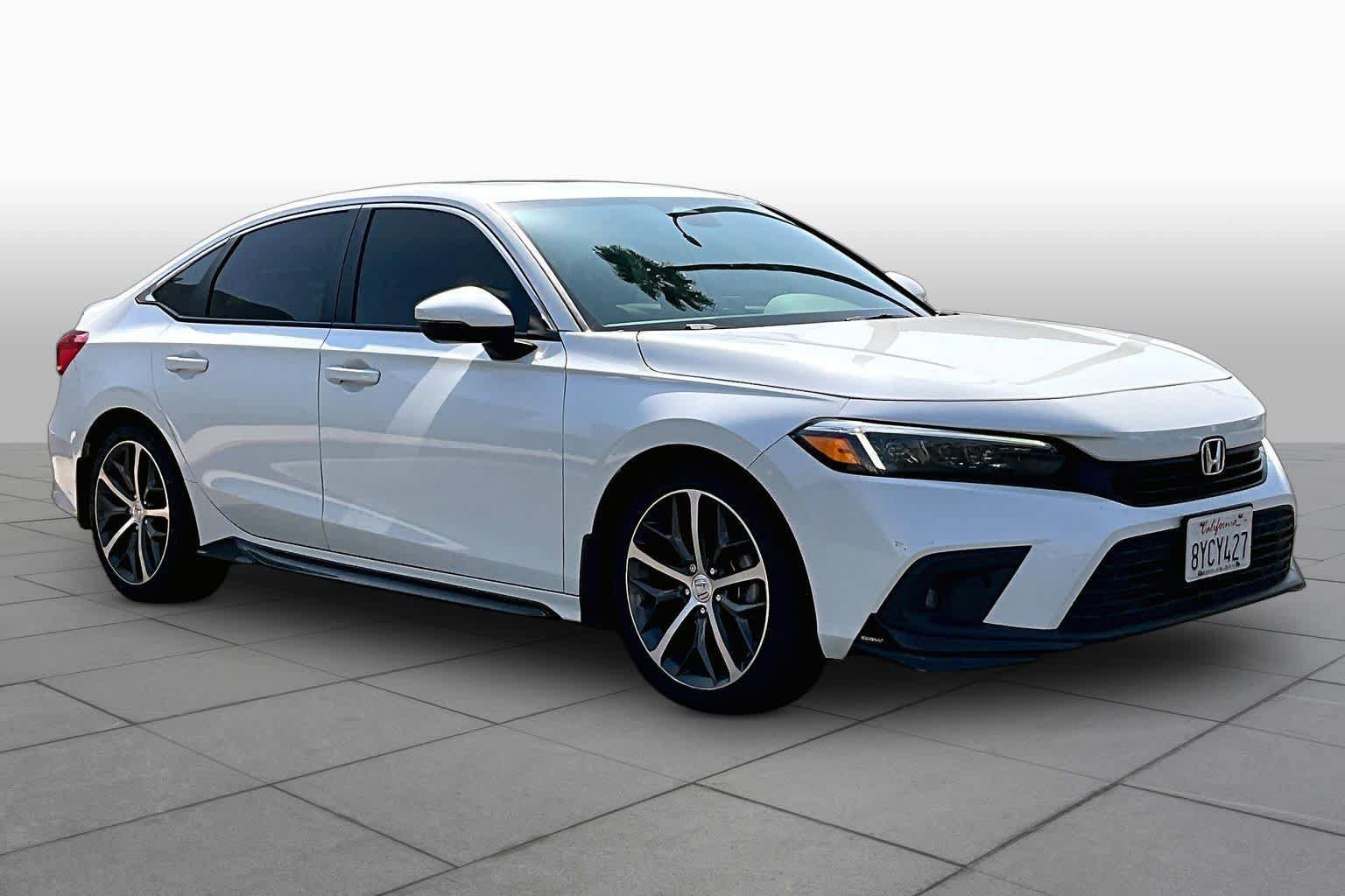 Used 2022 Honda Civic Touring image 2