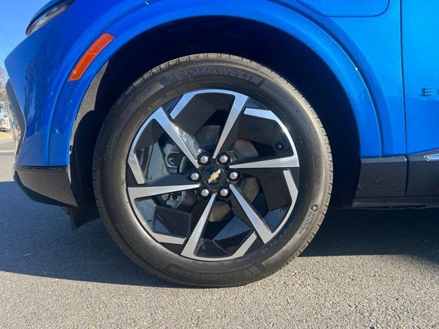 Used 2024 Chevrolet Equinox EV LT w/ Active Safety Package 3 AWD/4WD image 12