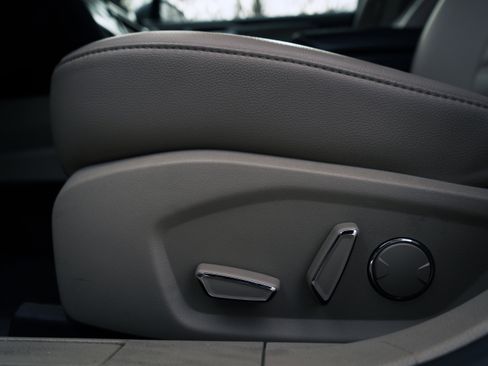 Used 2019 Ford Fusion SEL image 42