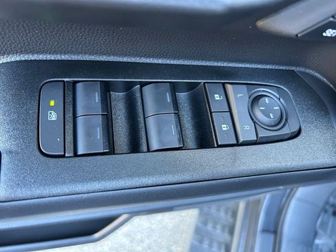 Certified 2025 Toyota 4Runner TRD Off-Road Premium image 17