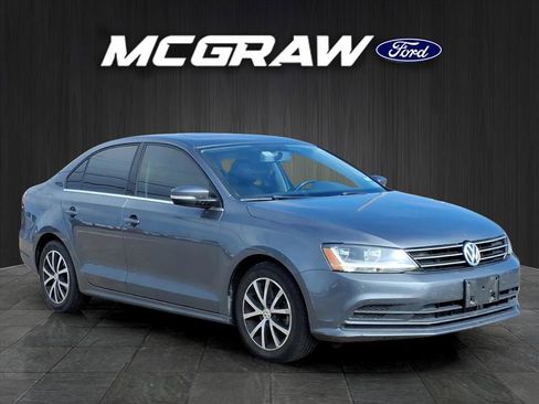 Used 2017 Volkswagen Jetta SE image 4