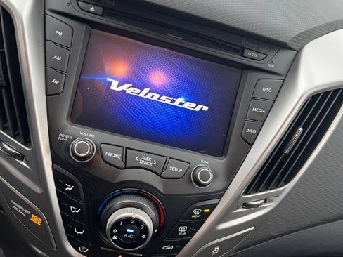 Used 2014 Hyundai Veloster image 30