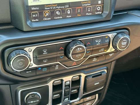 Used 2023 Jeep Wrangler Unlimited Sahara AWD/4WD image 19