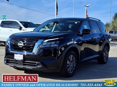 Used 2025 Nissan Pathfinder SV image 1