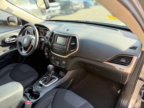 Used 2016 Jeep Cherokee Latitude image 9